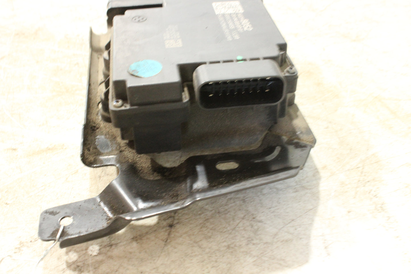 2014 Chevy SS Sedan Emergency E Brake Parking Brake Actuator 92258052 OEM - Day's Parts Yard