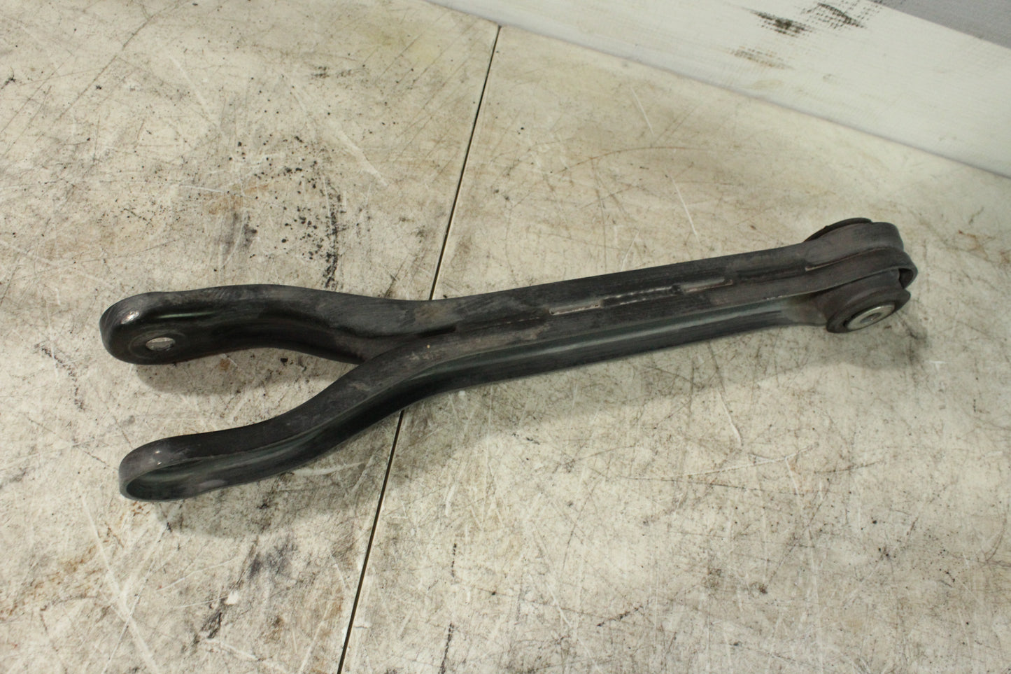 2014 Chevy SS Sedan RH Passenger Rear Suspension Trailing Control Arm 92258174 OEM - Day's Parts Yard
