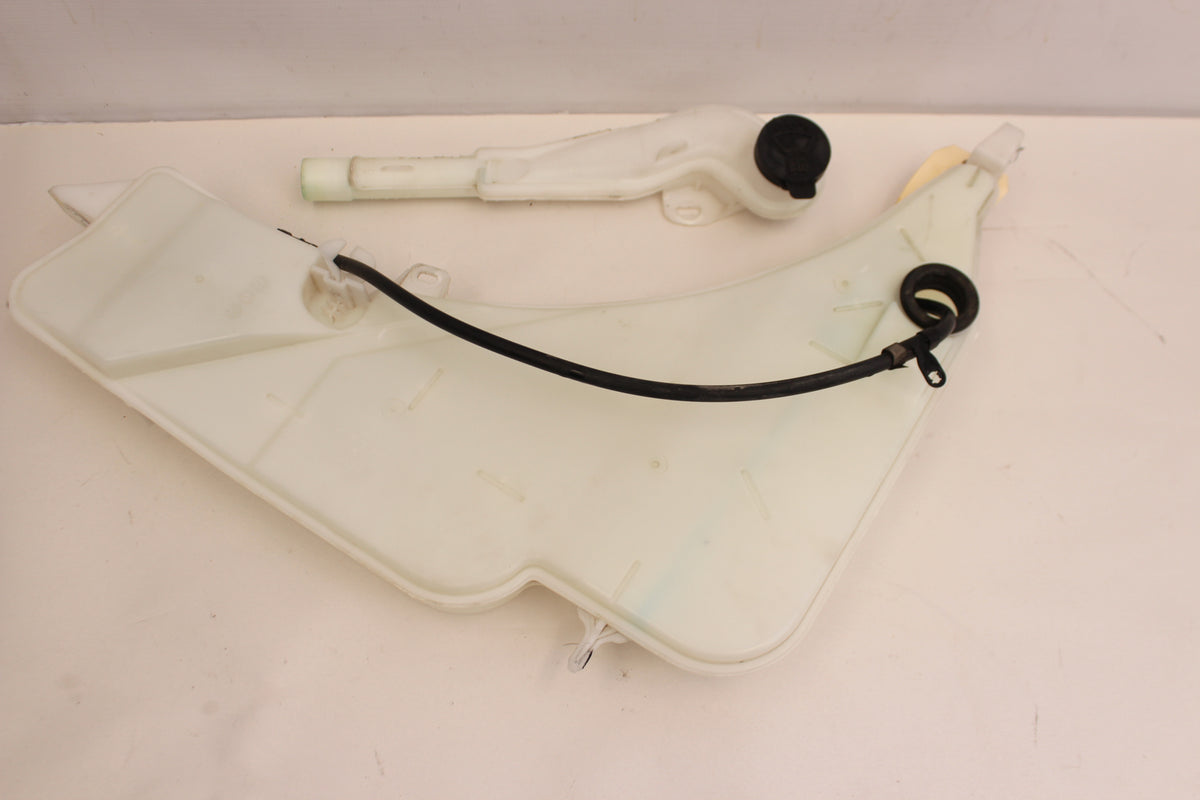 23133253 2017 Chevy Camaro ZL1 Windshield Washer Reservoir Tank 84030301 231332