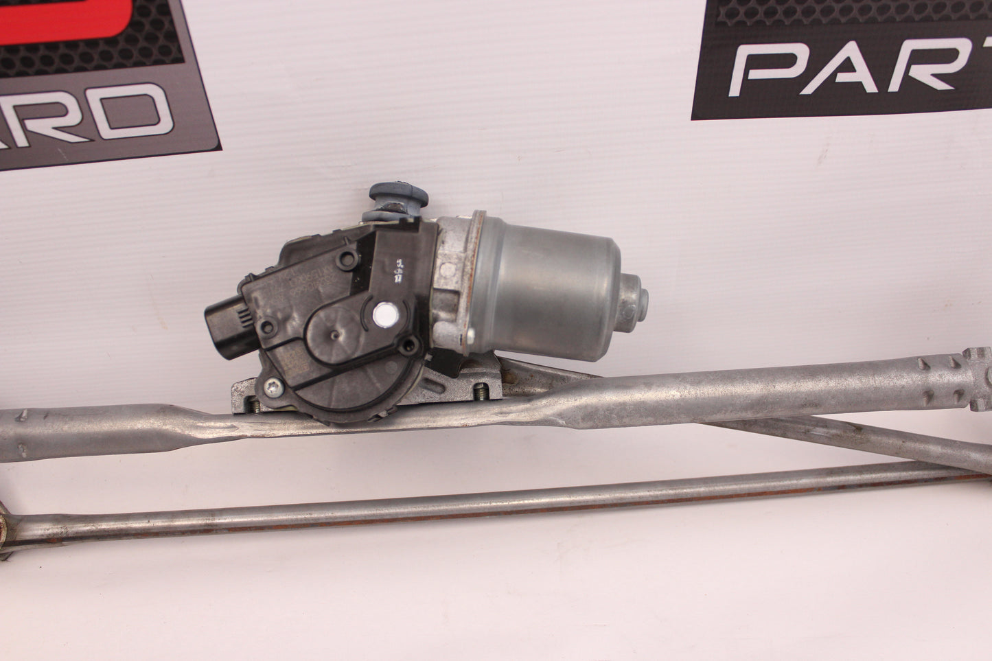 2017 Chevy Camaro SS Windshield Wiper Linkage w/ Motor 23240666 OEM