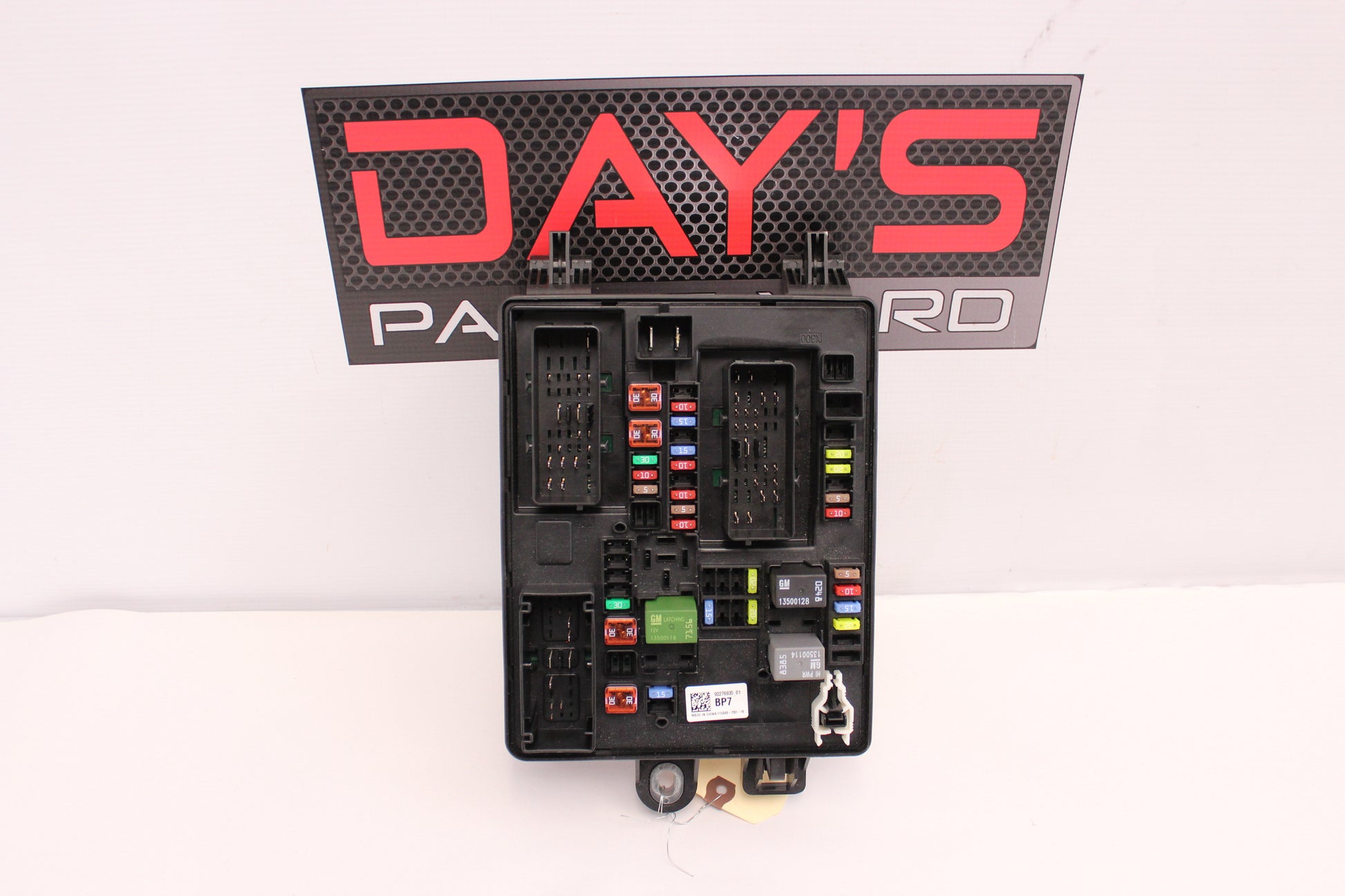 2017 Chevy SS Sedan Rear Trunk Fuse Box Relay 92276935 OEM - Day's Parts Yard