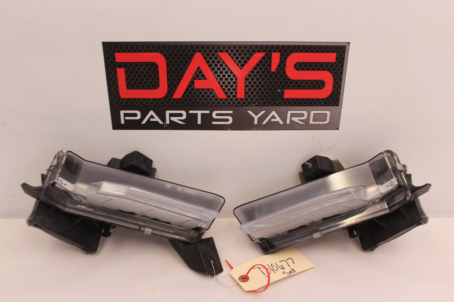 2018 Chevy Camaro SS RH & LH Fog Light w/ Ballast 23433654 22907456 OEM - Day's Parts Yard