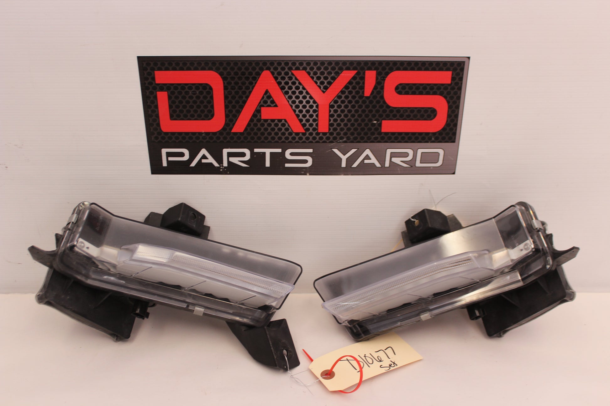 2018 Chevy Camaro SS RH & LH Fog Light w/ Ballast 23433654 22907456 OEM - Day's Parts Yard
