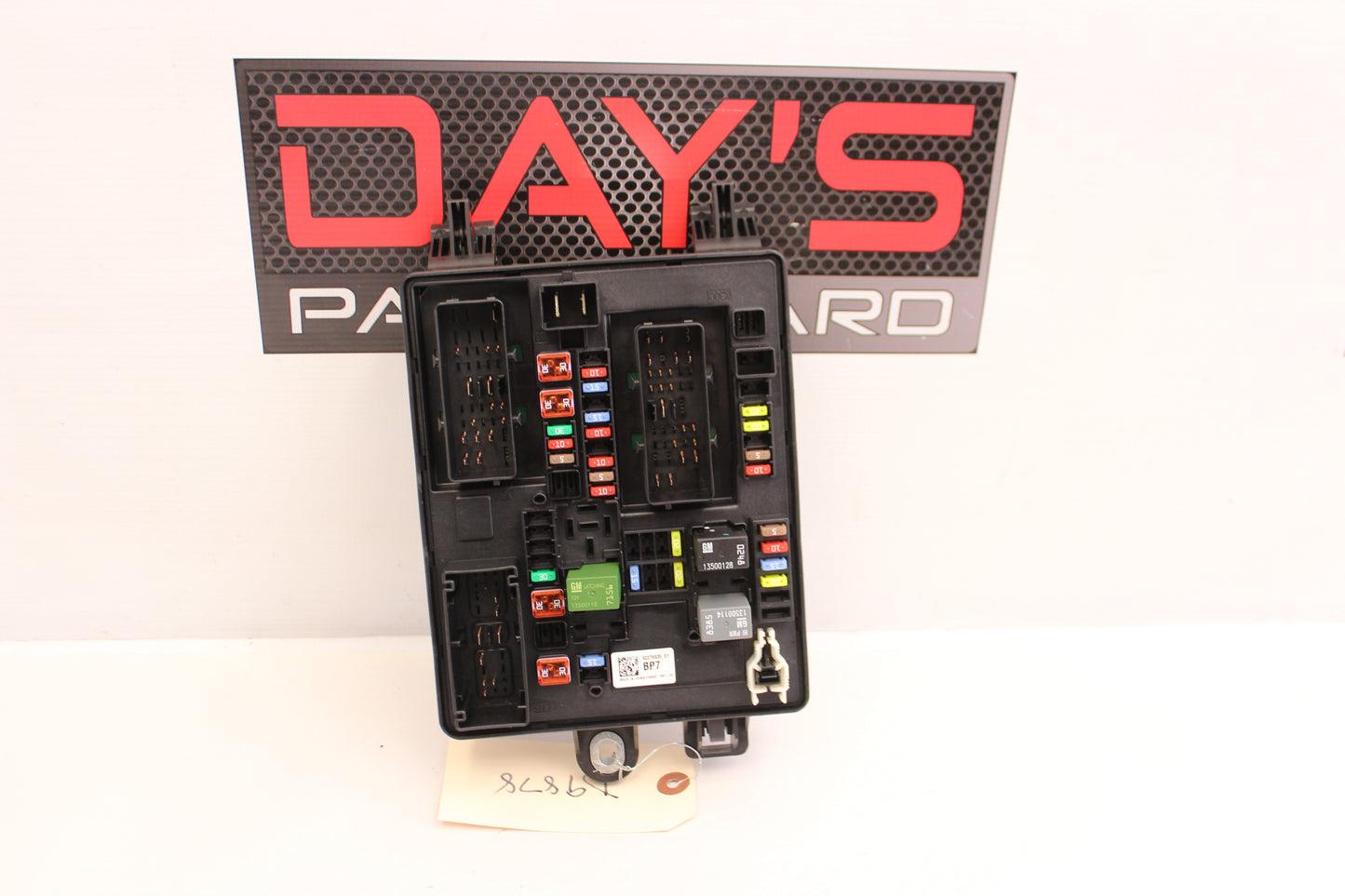 2016 Chevy SS Sedan Rear Fuse Box Relay 92276935 OEM
