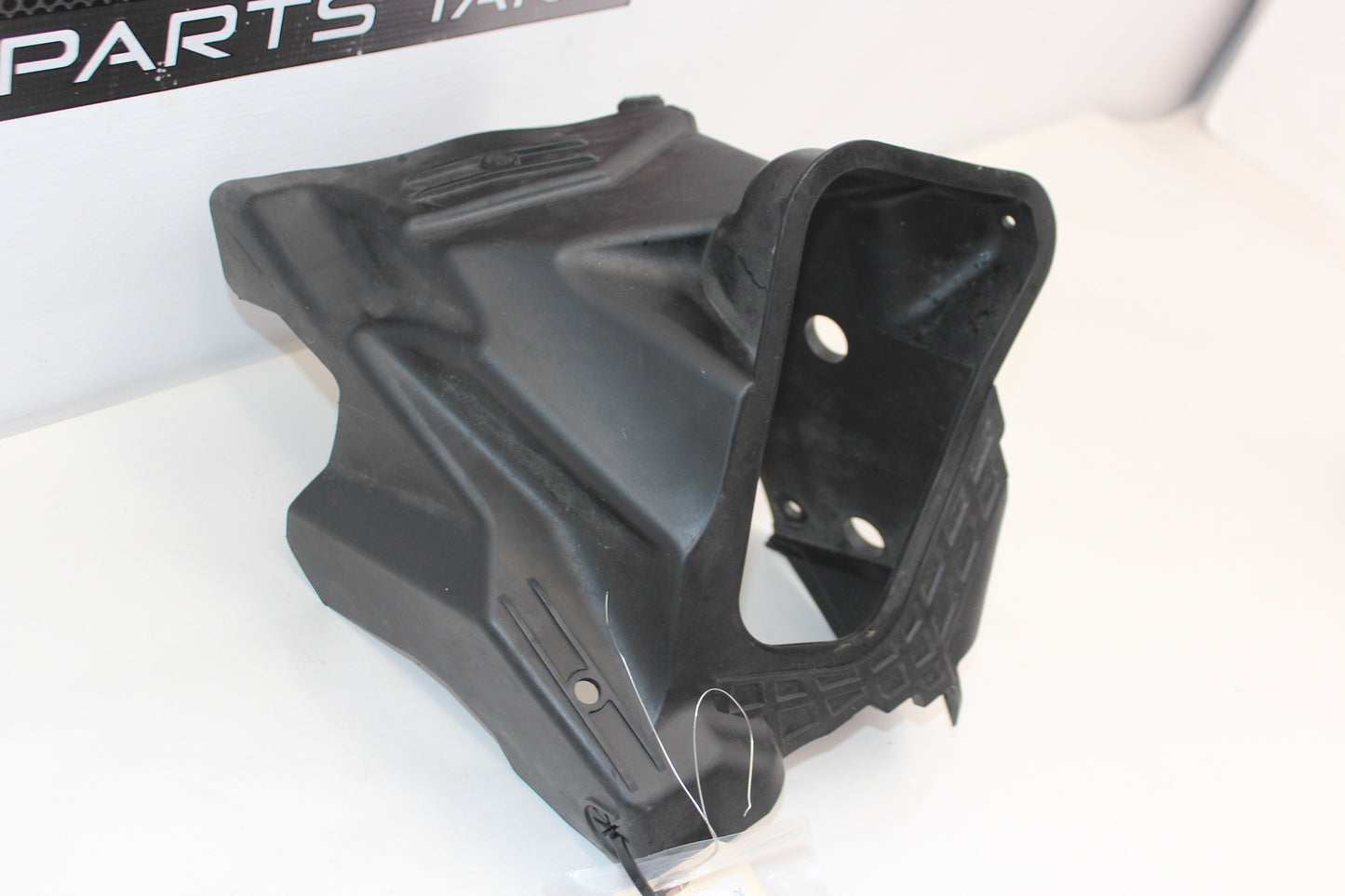 2018 Chevy Camaro SS LH Driver Front Air Intake Baffle Deflector OEM