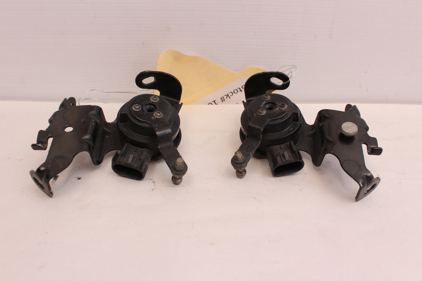 2015 Chevy SS Sedan RH & LH Rear Ride Height Suspension Sensor 92273674 92273673 OEM