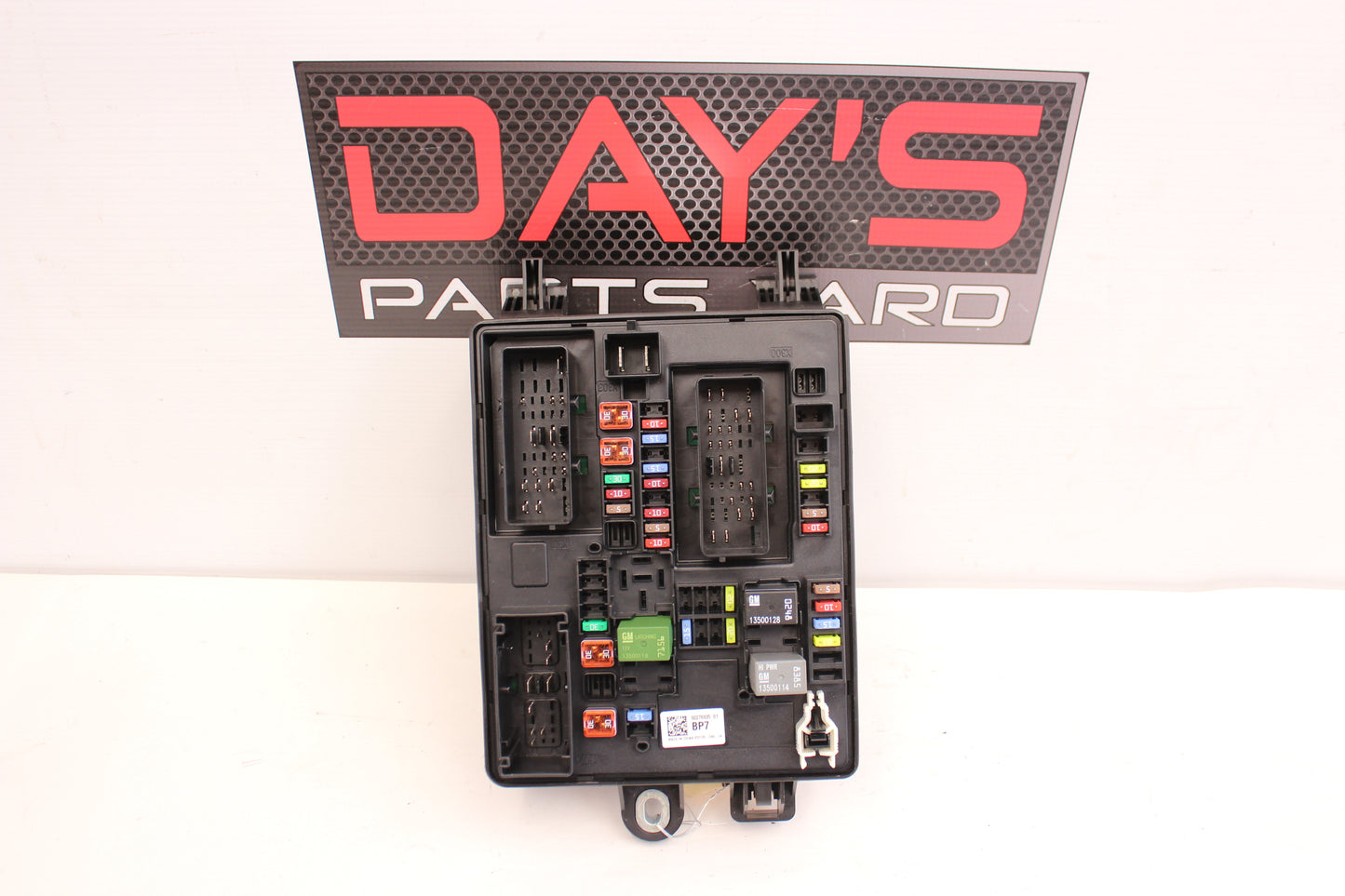 2015 Chevy SS Sedan Rear Fuse Box Relay 92276935 OEM