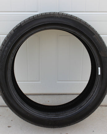 Pirelli 245/40R19 Tire