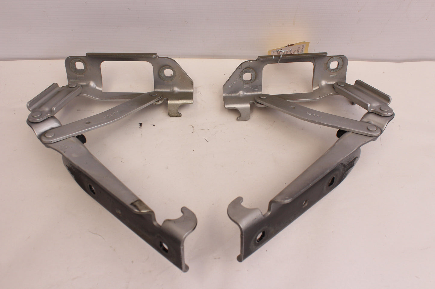 2010 Chevy Camaro SS RH & LH Hood Hinges 92235925 92235924 OEM
