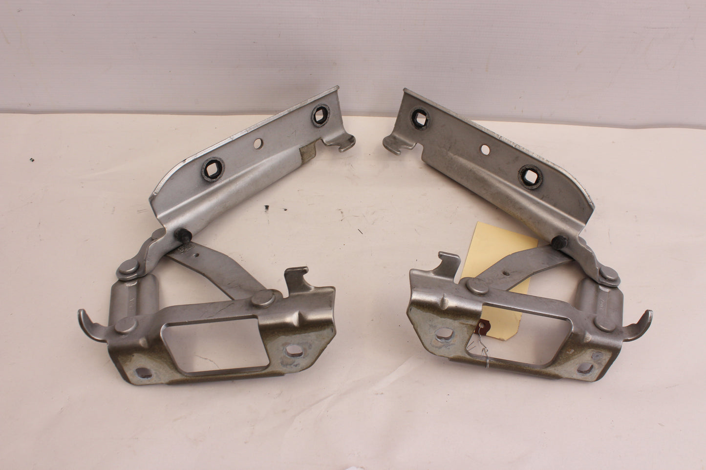 2010 Chevy Camaro SS RH & LH Hood Hinges 92235925 92235924 OEM