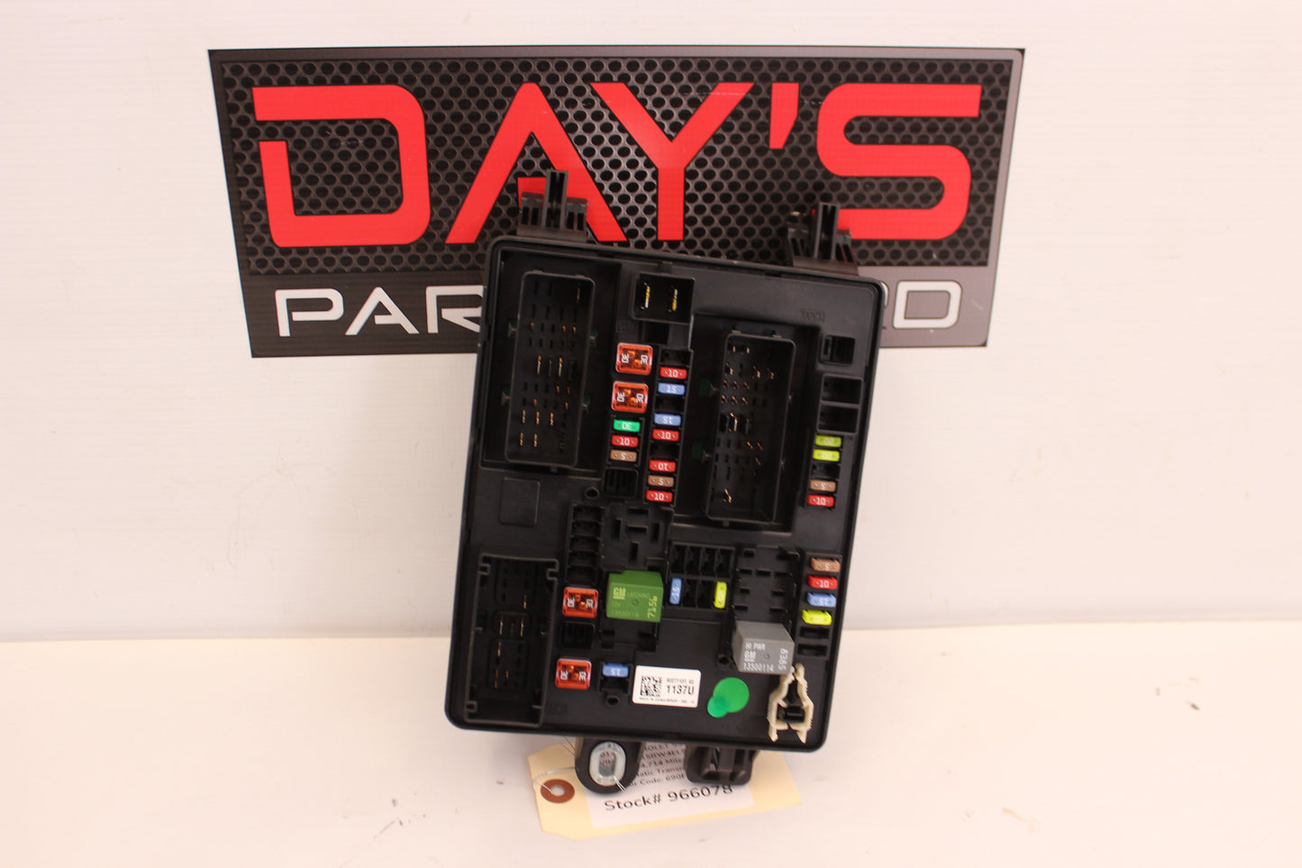 2014 Chevy SS Sedan Rear Fuse Box Relay 92271137 OEM