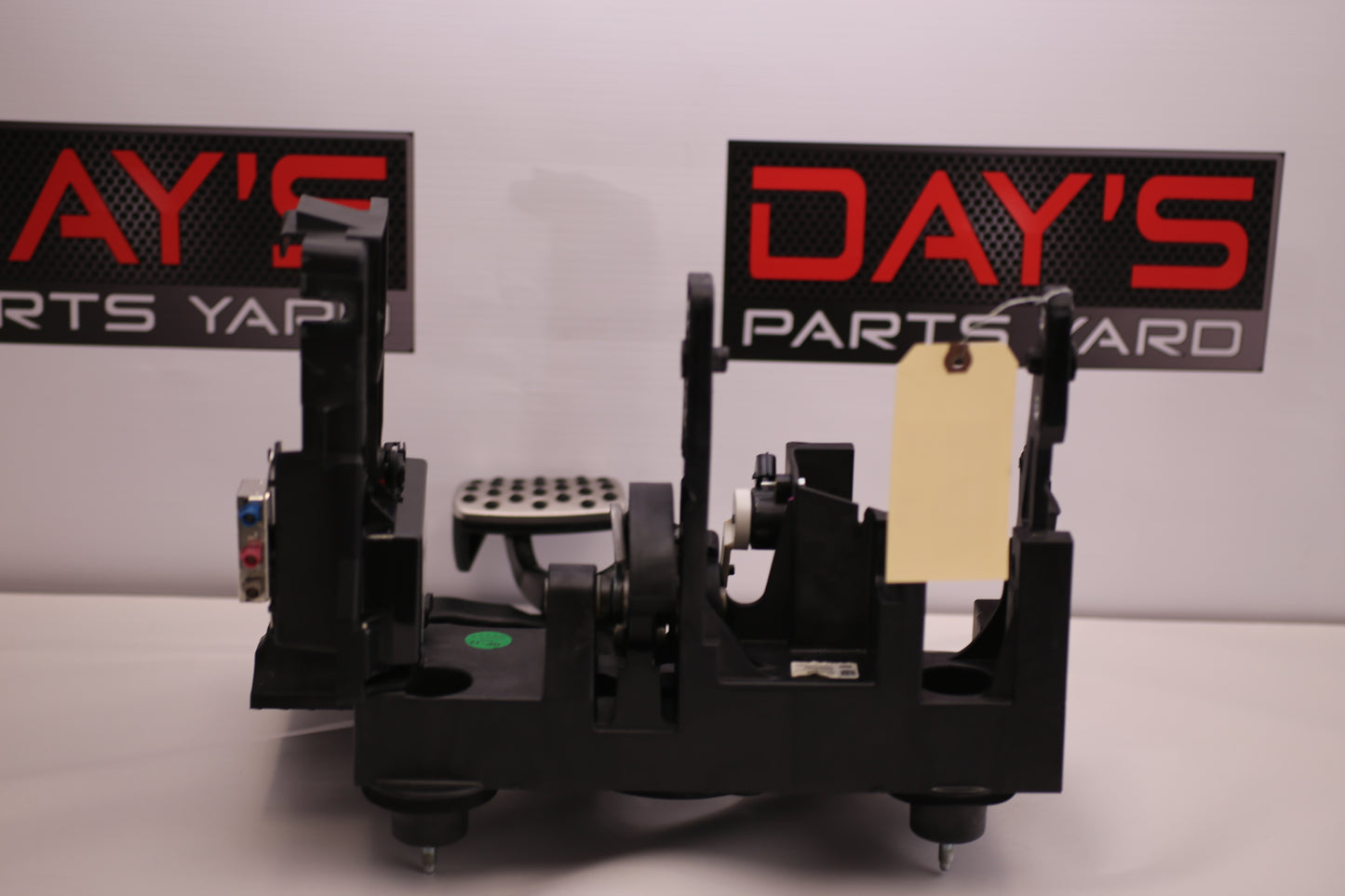 2014 Chevy SS Sedan Brake Pedal Assembly 92253585 OEM - Day's Parts Yard