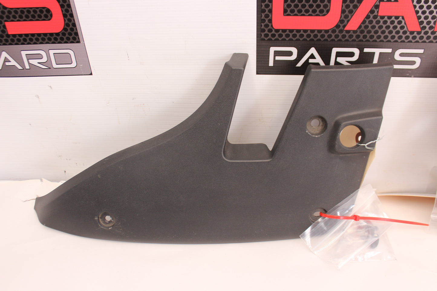 2020 Chevy Camaro 1LE Tail Light Filler Panel RH & LH 84070692 84070693 OEM
