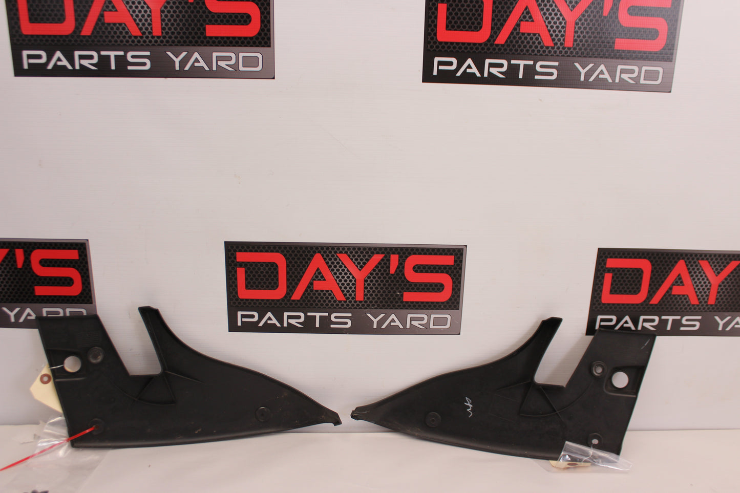 2020 Chevy Camaro 1LE Tail Light Filler Panel RH & LH 84070692 84070693 OEM