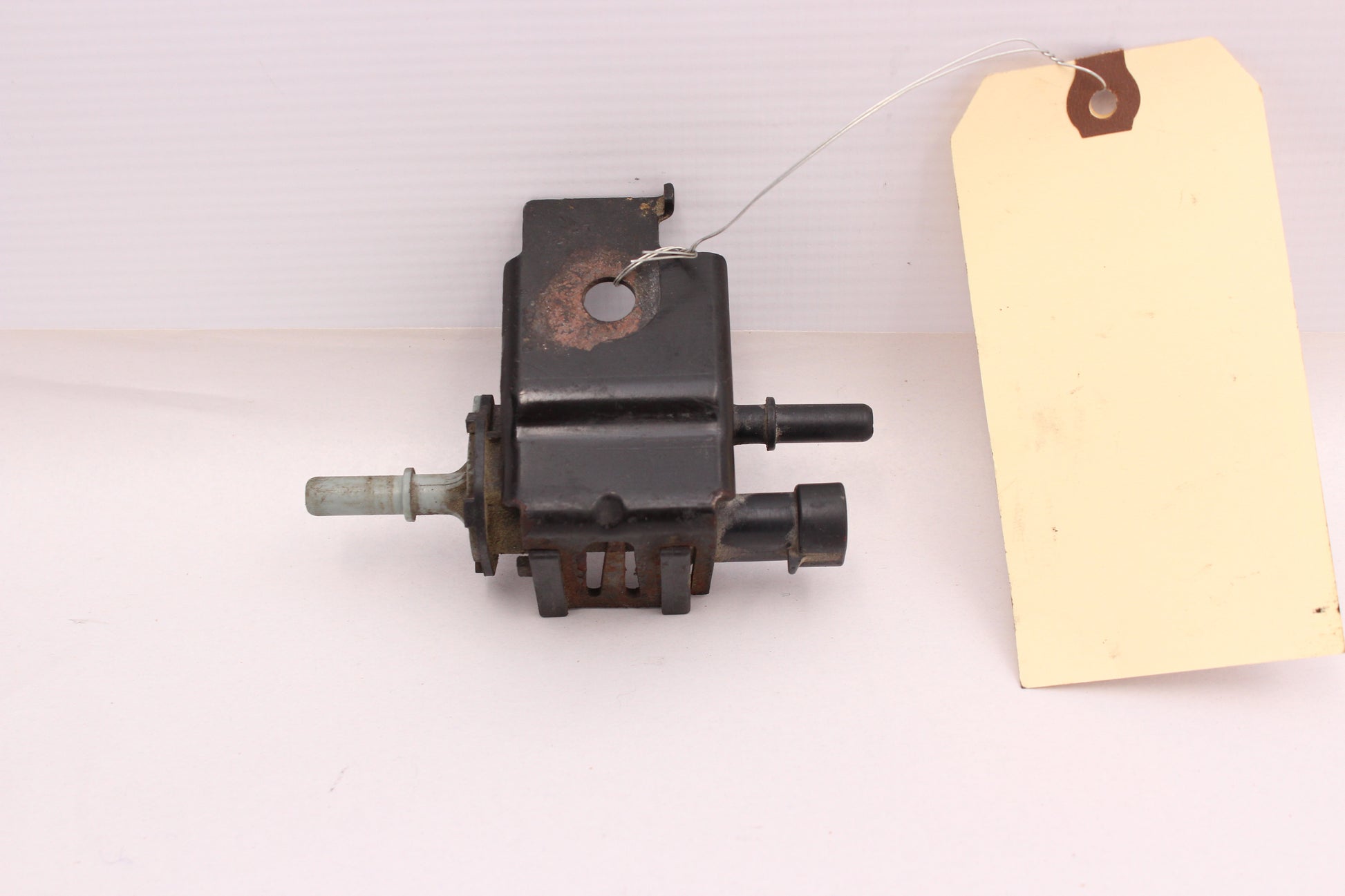 2008 Pontiac G8 GT Evap Valve OEM - Day's Parts Yard