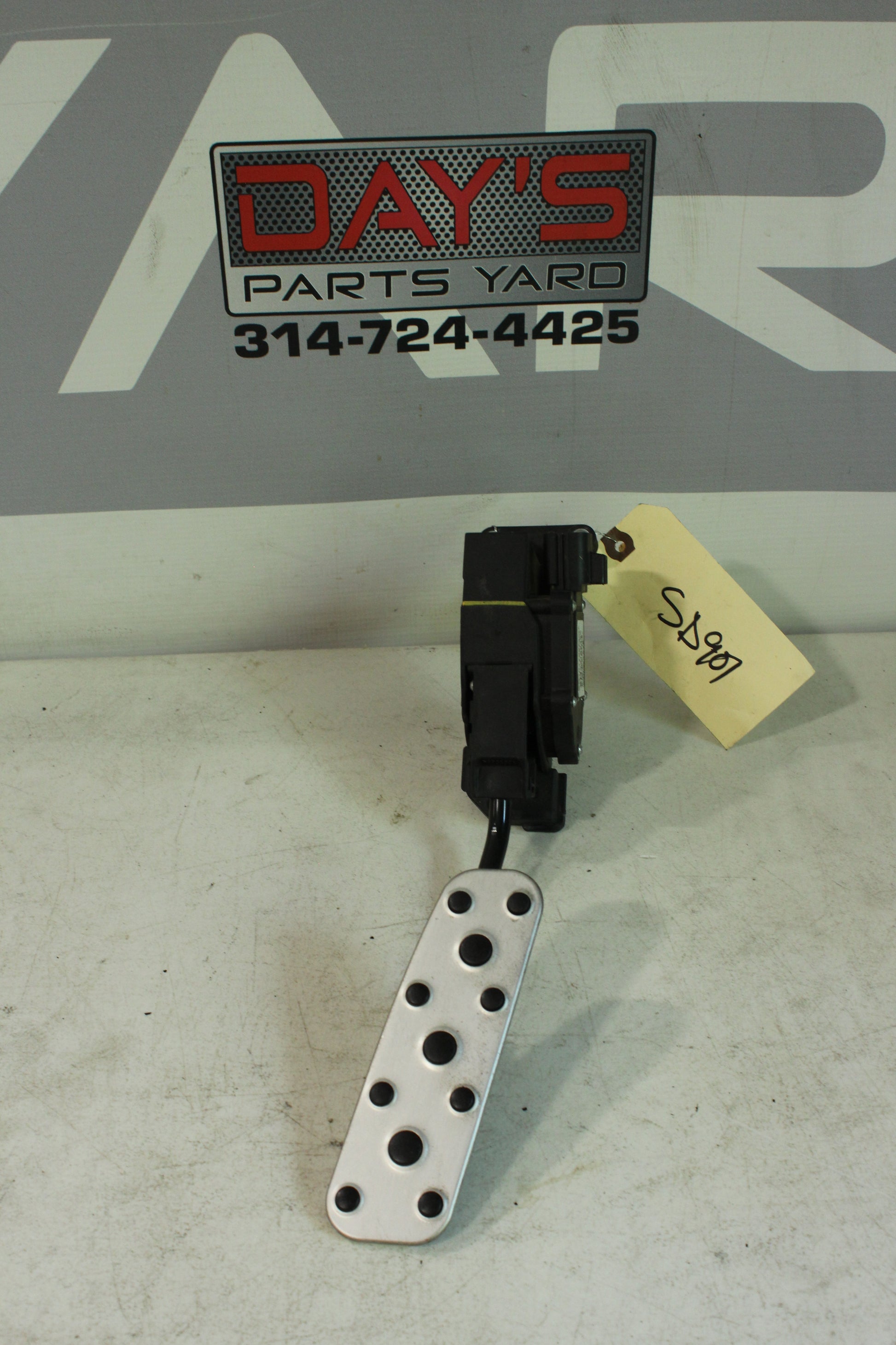 2006 Pontiac GTO Accelerator Gas Pedal 92188385 OEM - Day's Parts Yard