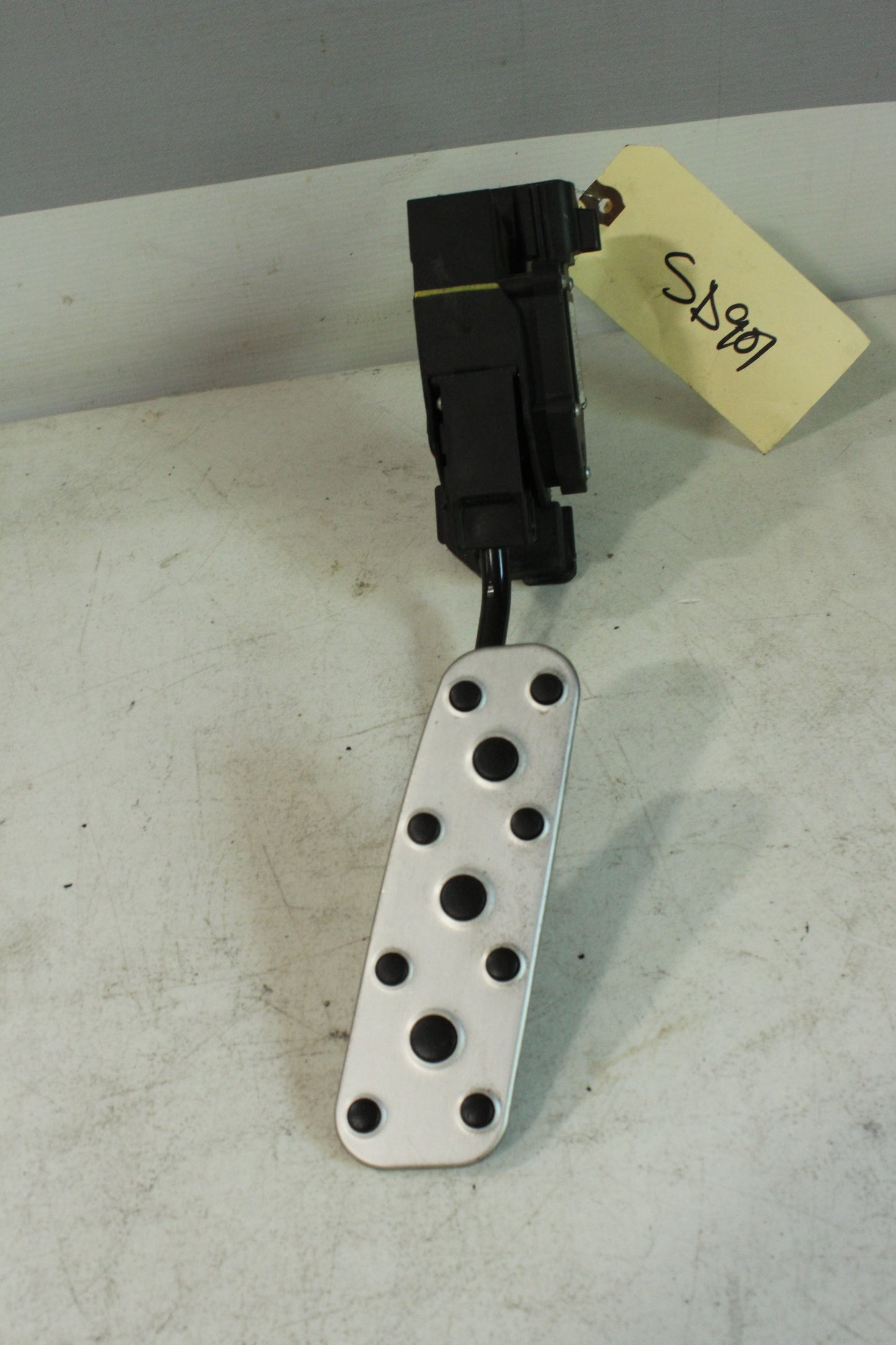2006 Pontiac GTO Accelerator Gas Pedal 92188385 OEM - Day's Parts Yard
