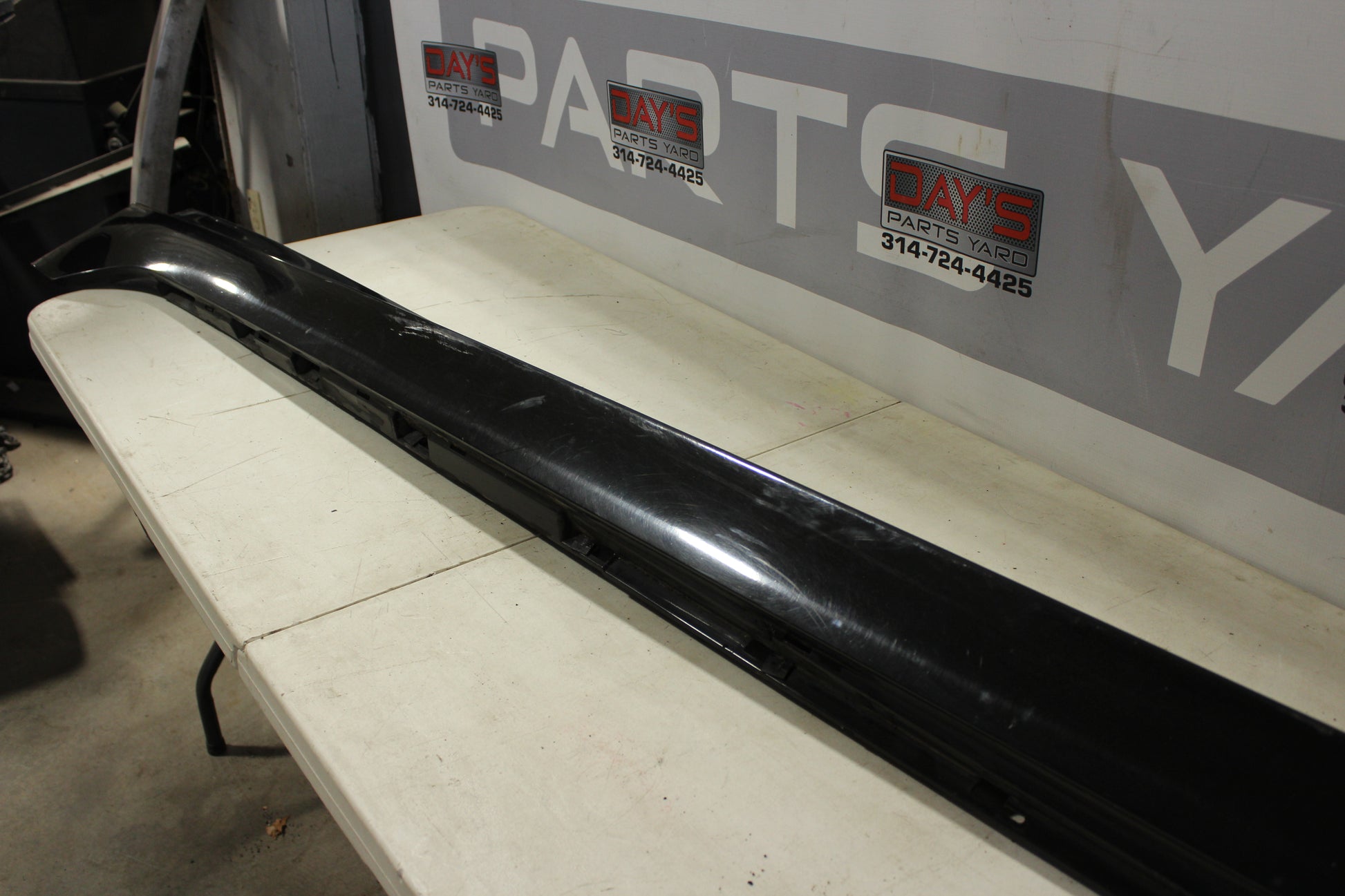 2008 Pontiac G8 GT LH Driver Rocker Molding Panel Trim 92162075 OEM - Day's Parts Yard