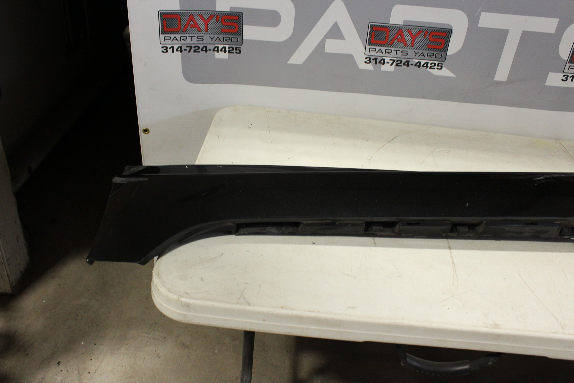 2008 Pontiac G8 GT LH Driver Rocker Molding Panel Trim 92162075 OEM - Day's Parts Yard