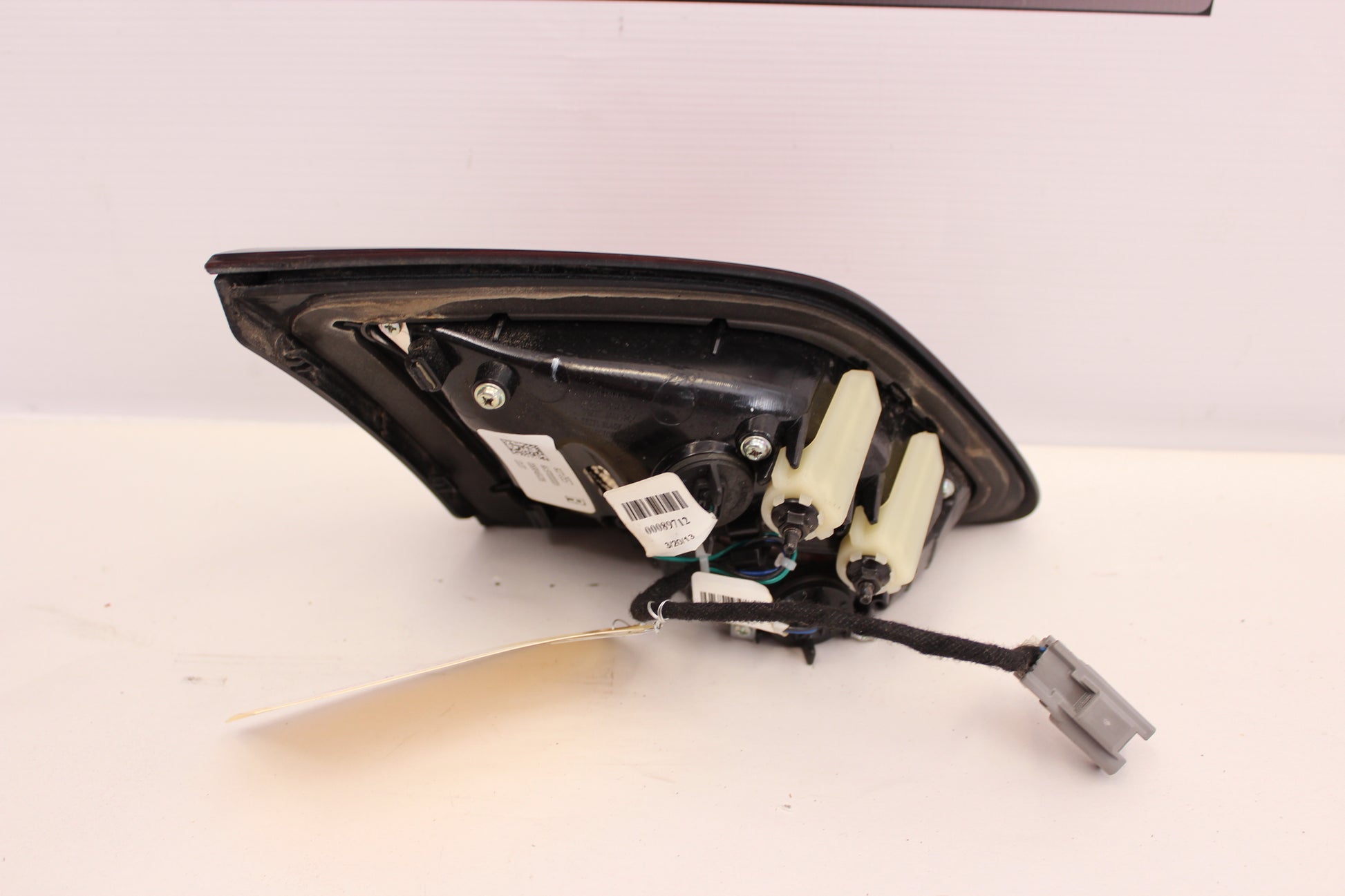 2014 Chevy SS Sedan RH Passenger Inner Tail Light Taillight 92270557 OEM - Day's Parts Yard