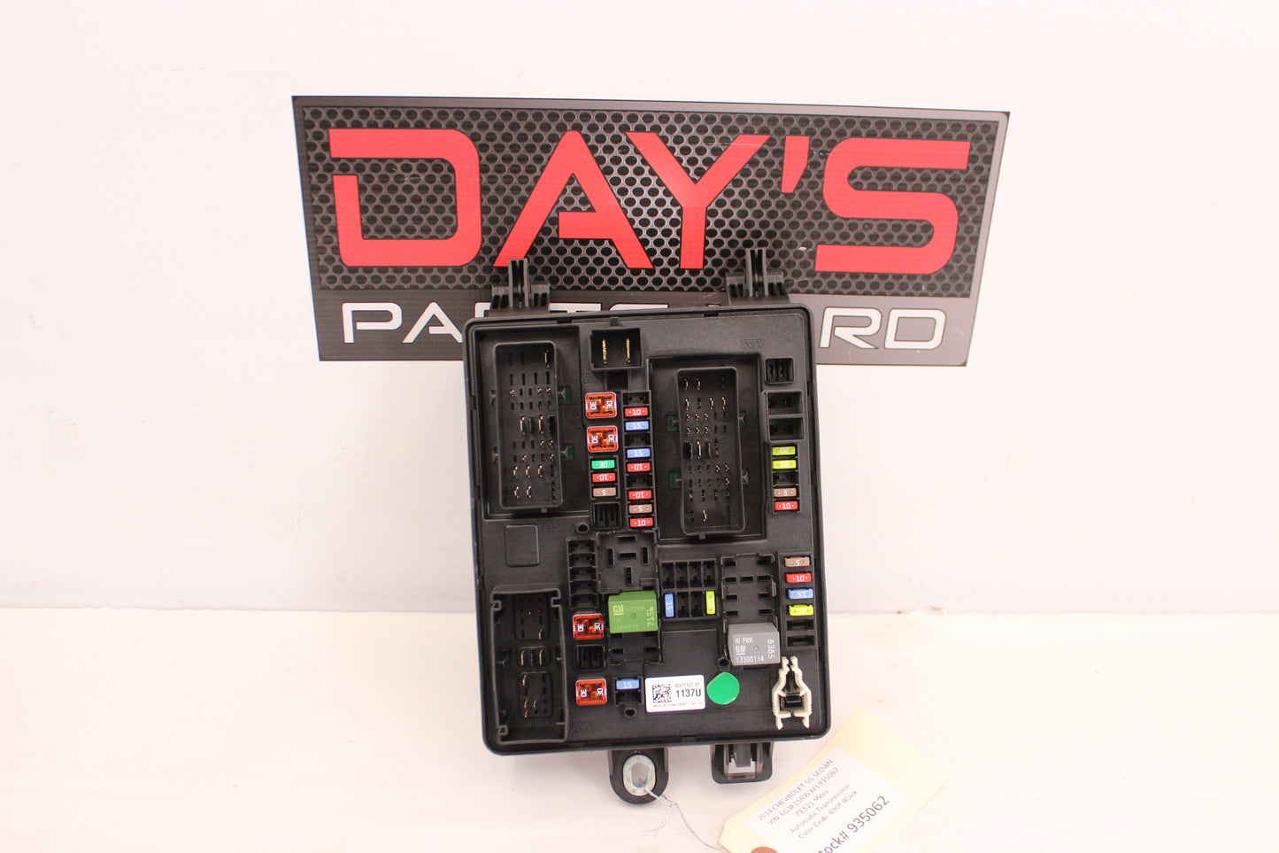 2014 Chevy SS Sedan Rear Fuse Box Relay 92271137 OEM